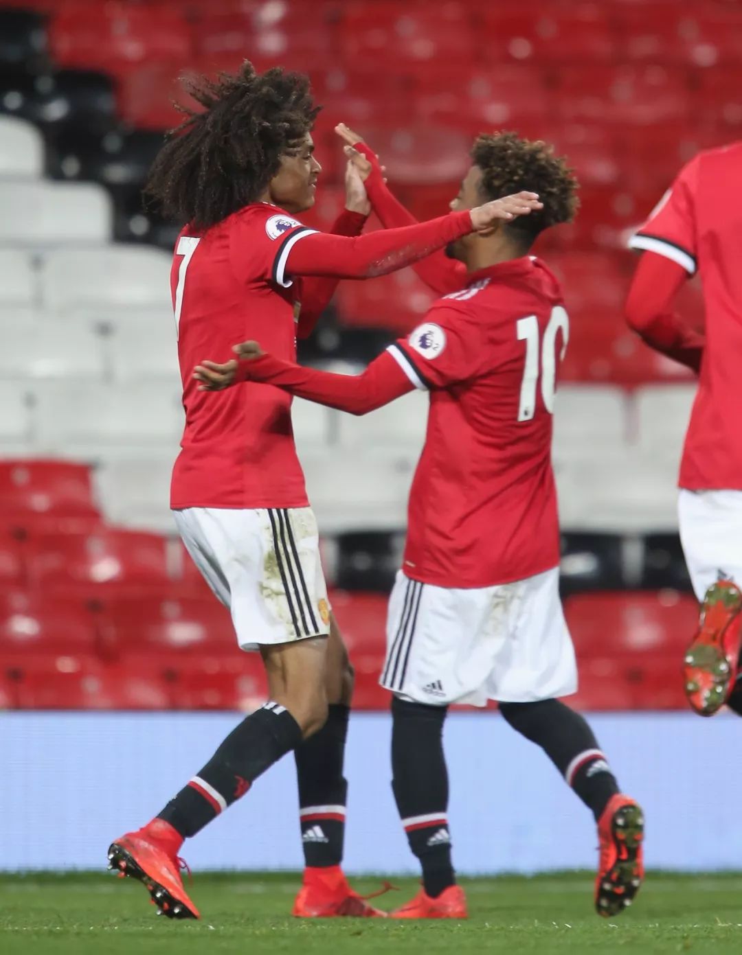 转会期突围战来临，成都蓉城围绕足总杯官宣签约，态度坚定，控场能力受关注(成都蓉城足球俱乐部介绍)