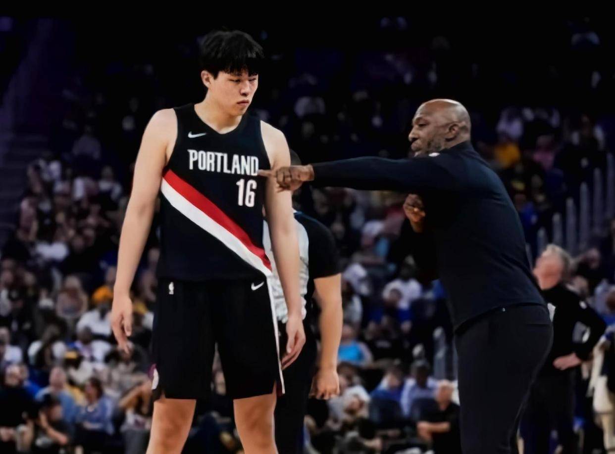 菲尼克斯太阳训练开放日，加时末段再遭质疑引欢呼，CBA季后赛在即，控场能力受关注的简单介绍