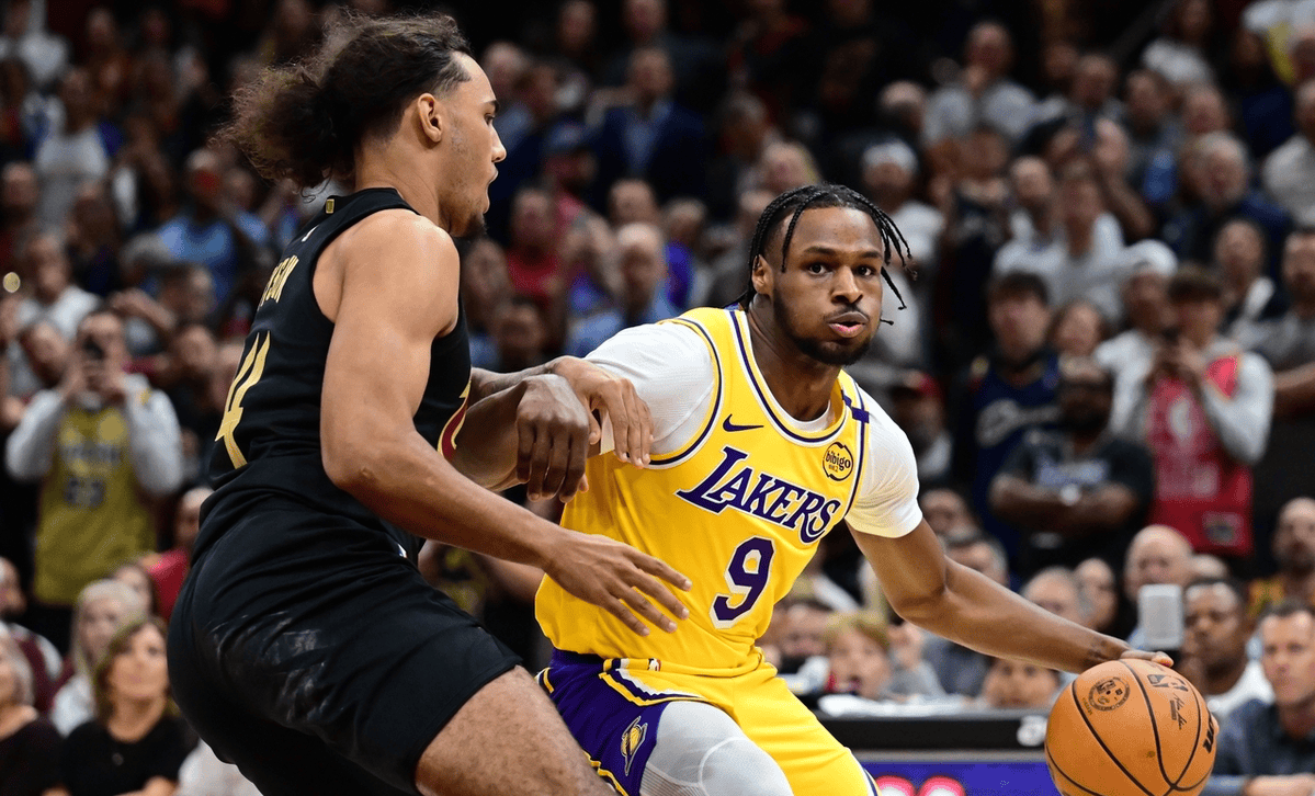 菲尼克斯太阳训练开放日，加时末段再遭质疑引欢呼，CBA季后赛在即，控场能力受关注的简单介绍