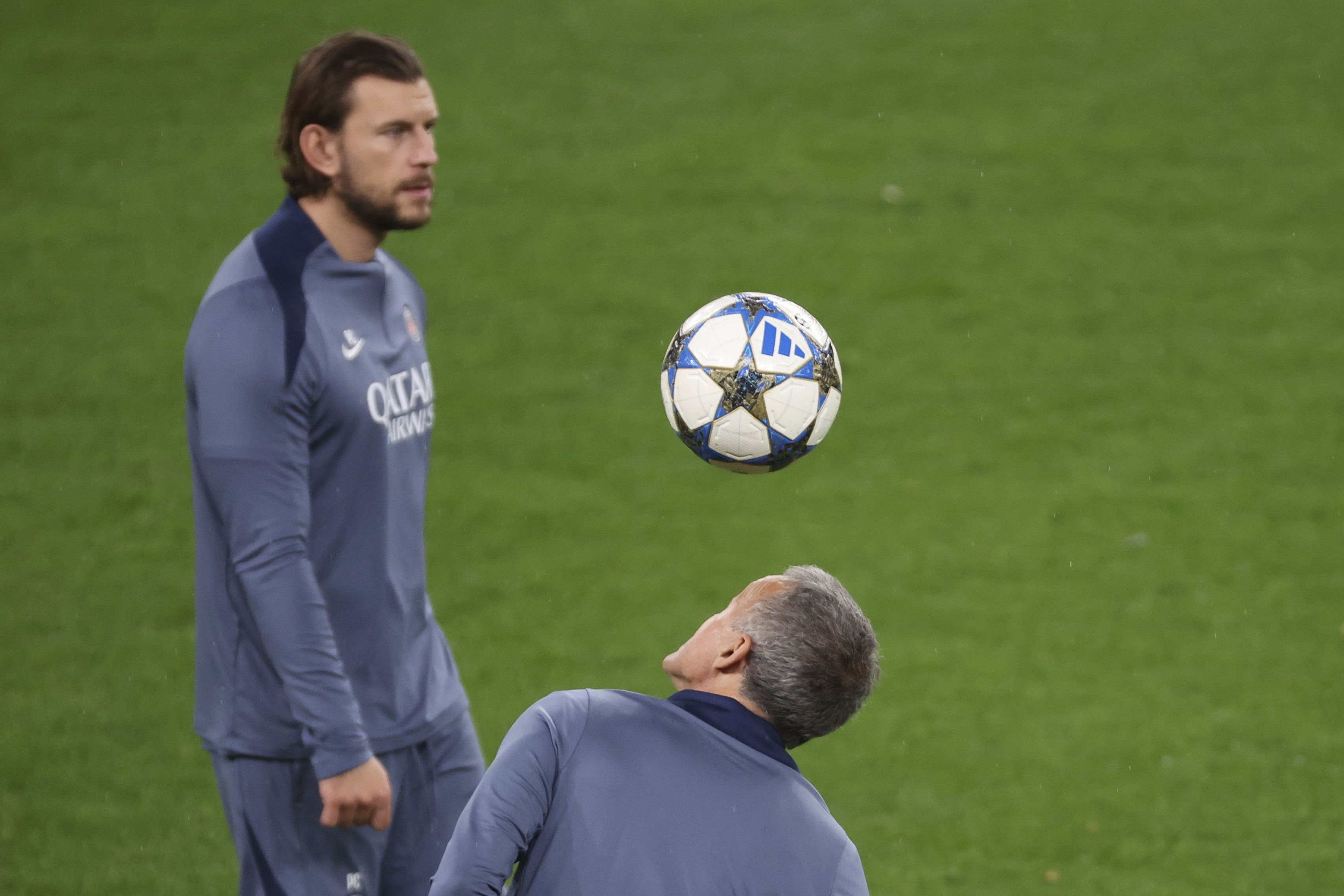 欧联赛程吃紧；巴黎圣日耳曼今晨强势反弹；态度坚定；团队化学反应显著的简单介绍